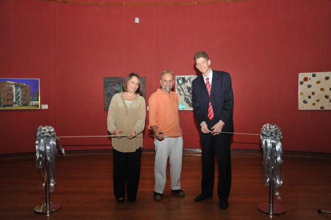 (From Left to Right): Consul General of Mexico in HK and Macao Amb. Alicia Buenrostro Massieu, Artist Mr. Roberto Turnbull, Director of UMAG Dr. Florian Knothe