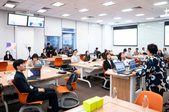 HKU Cares organised a workshop on 12 April, inviting representatives from non-profit organisations and representatives from community centre in the Central and Western District to share insights on their collaborations in promoting community health.