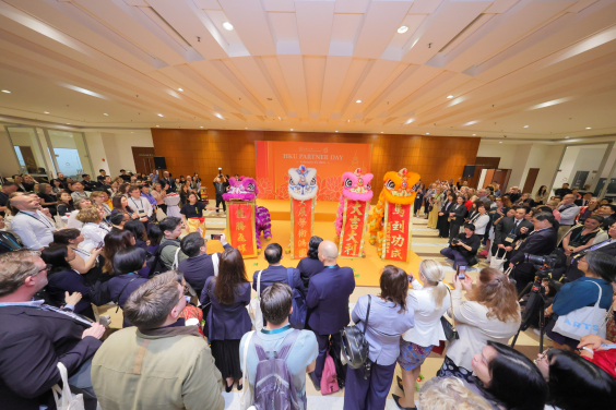 港大學子呈獻精湛的舞獅表演。