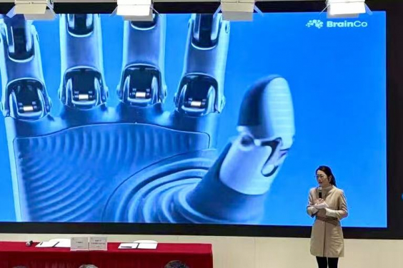 強腦科技具身智能業務負責人張知閣致辭